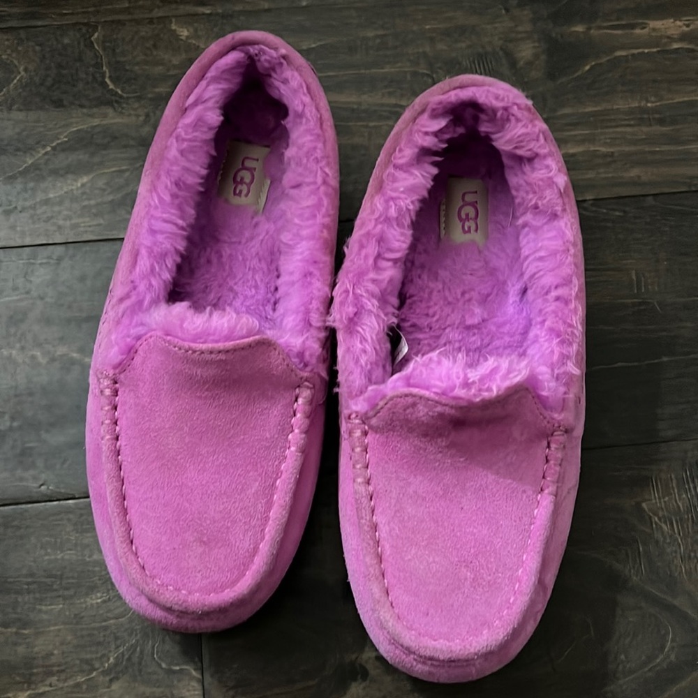 Ugg slippers, size 9 pink